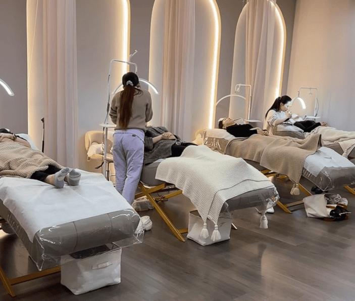 Laila Lash and Beauty Interior